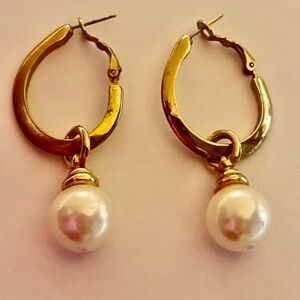 Gorgeous Goldplated  Oval Hoop Earrings with Pearl Drop